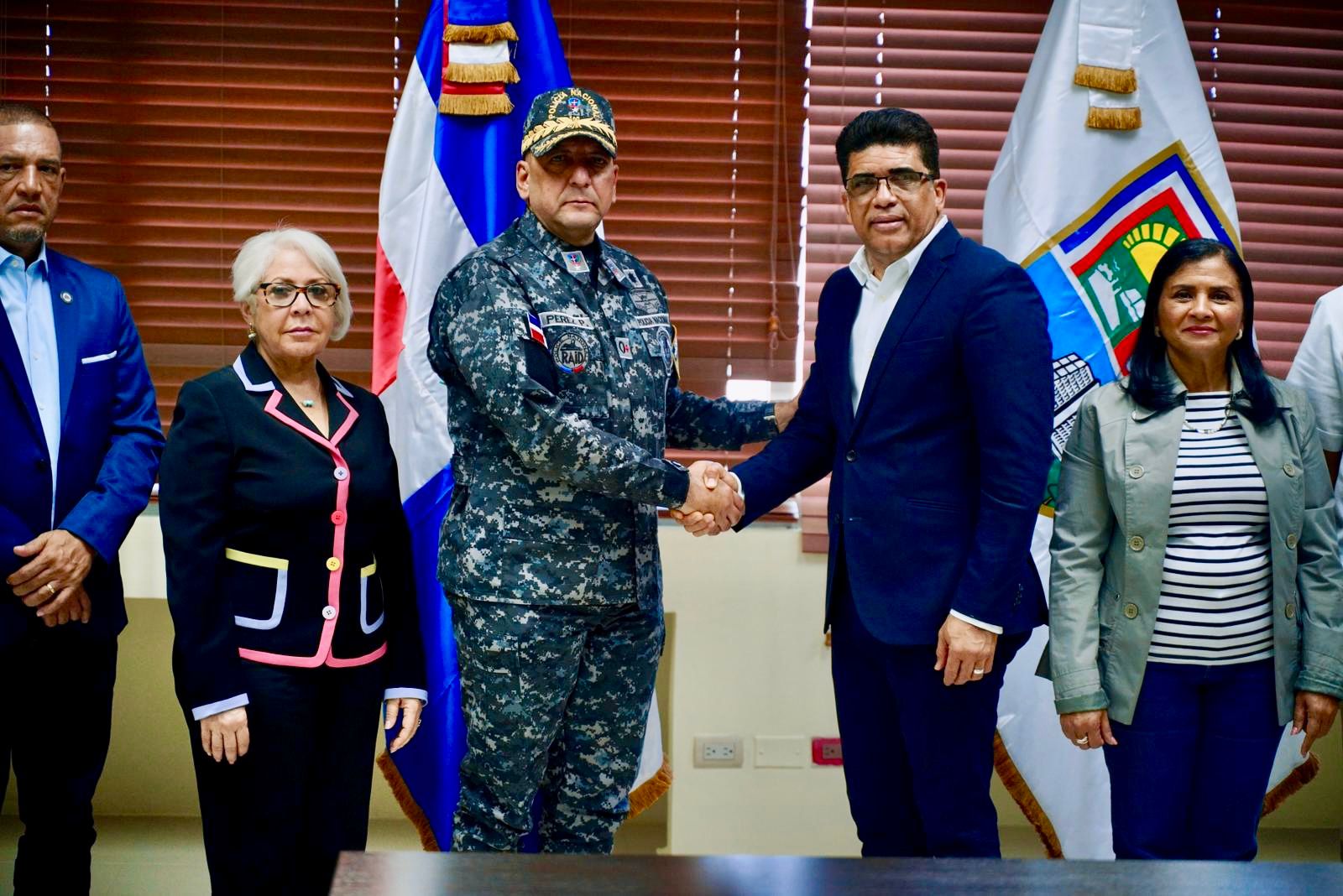 Alcaldía de SDE se une a la PN para crear un municipio más seguro