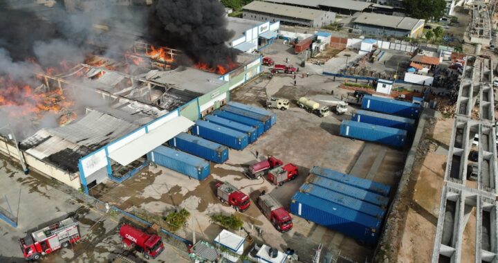 Se registra incendio en la Autopista Duarte