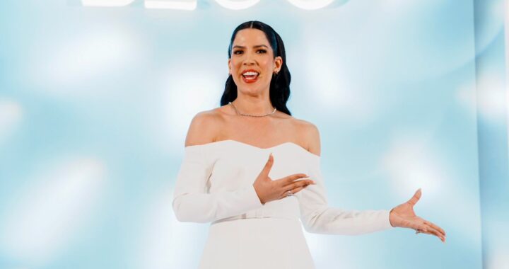 Yubelkis Peralta celebra décimo aniversario de sus centros de belleza con “Beauty Blue 2024”