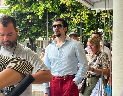 Bad Bunny ejerce derecho al voto; cuenta travesía que vivió para asistir a elecciones en PR