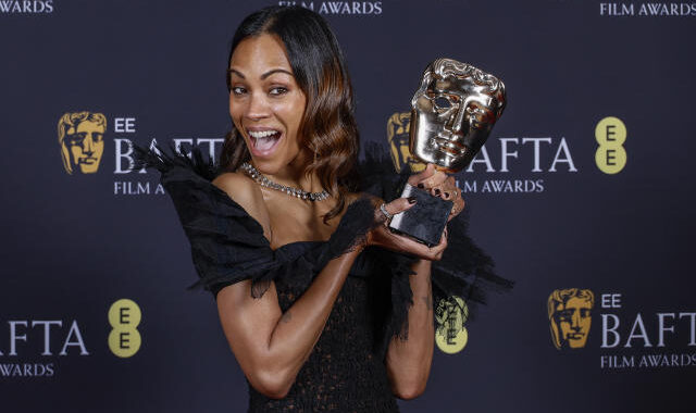 Saint Laurent vistio a Zoe Saldaña en los BAFTA