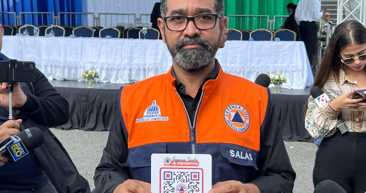 Defensa Civil continúa en sesión permanente ante el paso Melissa