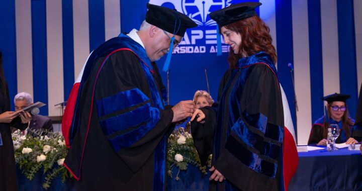 Irene Vallejo exhorta universidades a liderar revolución de la lectura para enfrentar la era de la desinformación