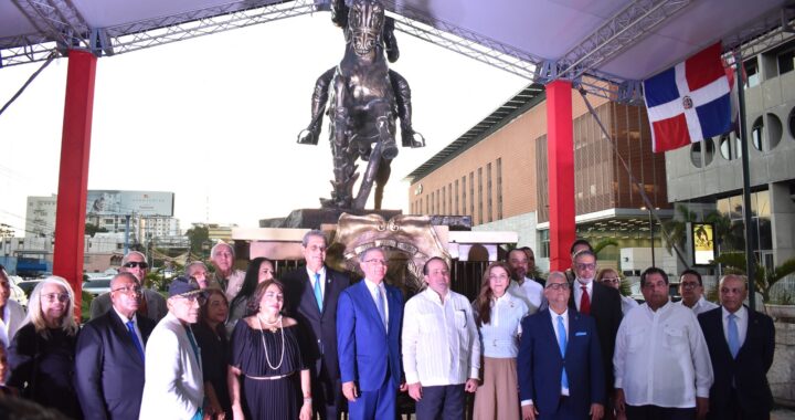 Instituto Duartiano devela primera estatua ecuestre del patricio