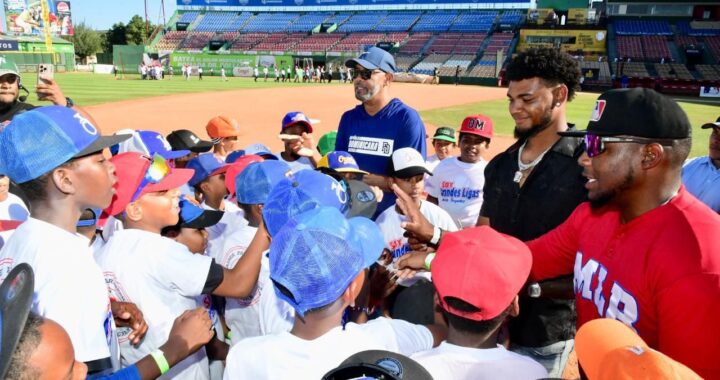 FEDOM y MLB cierran clínica infantil de béisbol en Santo Domingo
