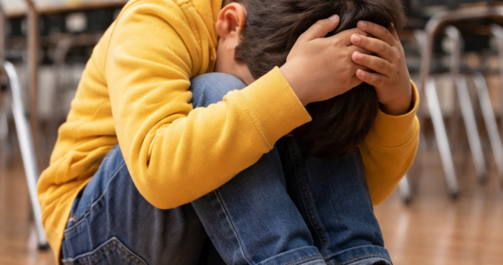 Técnica de la tortuga: niña con TDAH recibe burlas mientras intentaba calmarse de una crisis