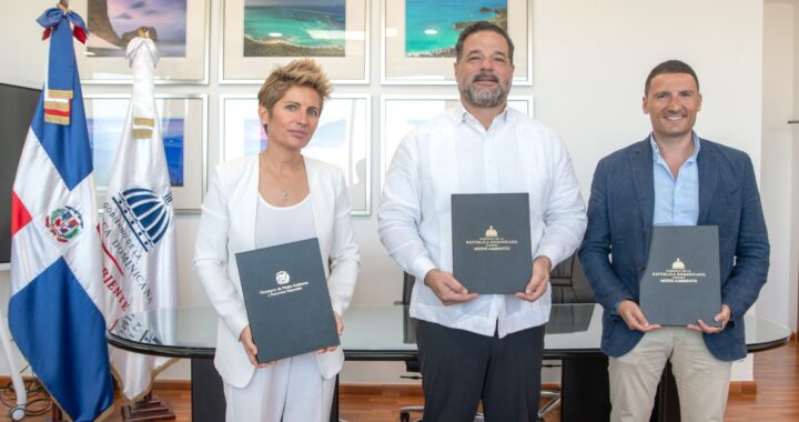 Medio Ambiente firma acuerdo con Iberostar Hotels & Resorts para proteger ecosistemas