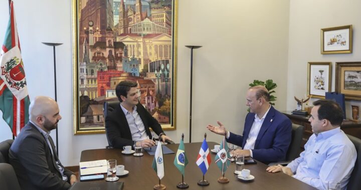 Santiago y Curitiba impulsan cooperación inteligente
