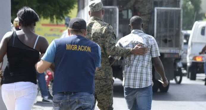 Investigan a dominicano acusado de impedir operativo de Migración en Hato Mayor